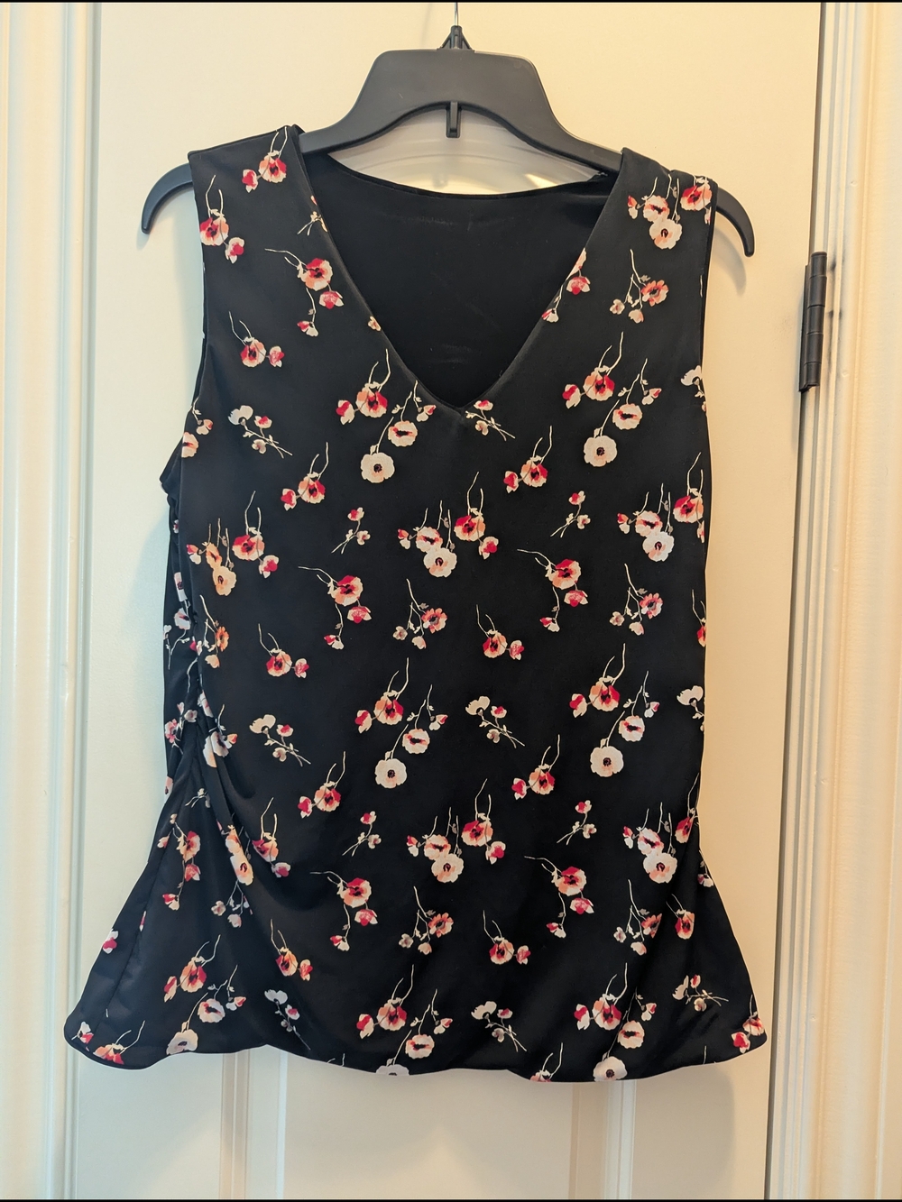 Reversible Black/Black Floral V-Neck Sleeveless Top - White House Black Market